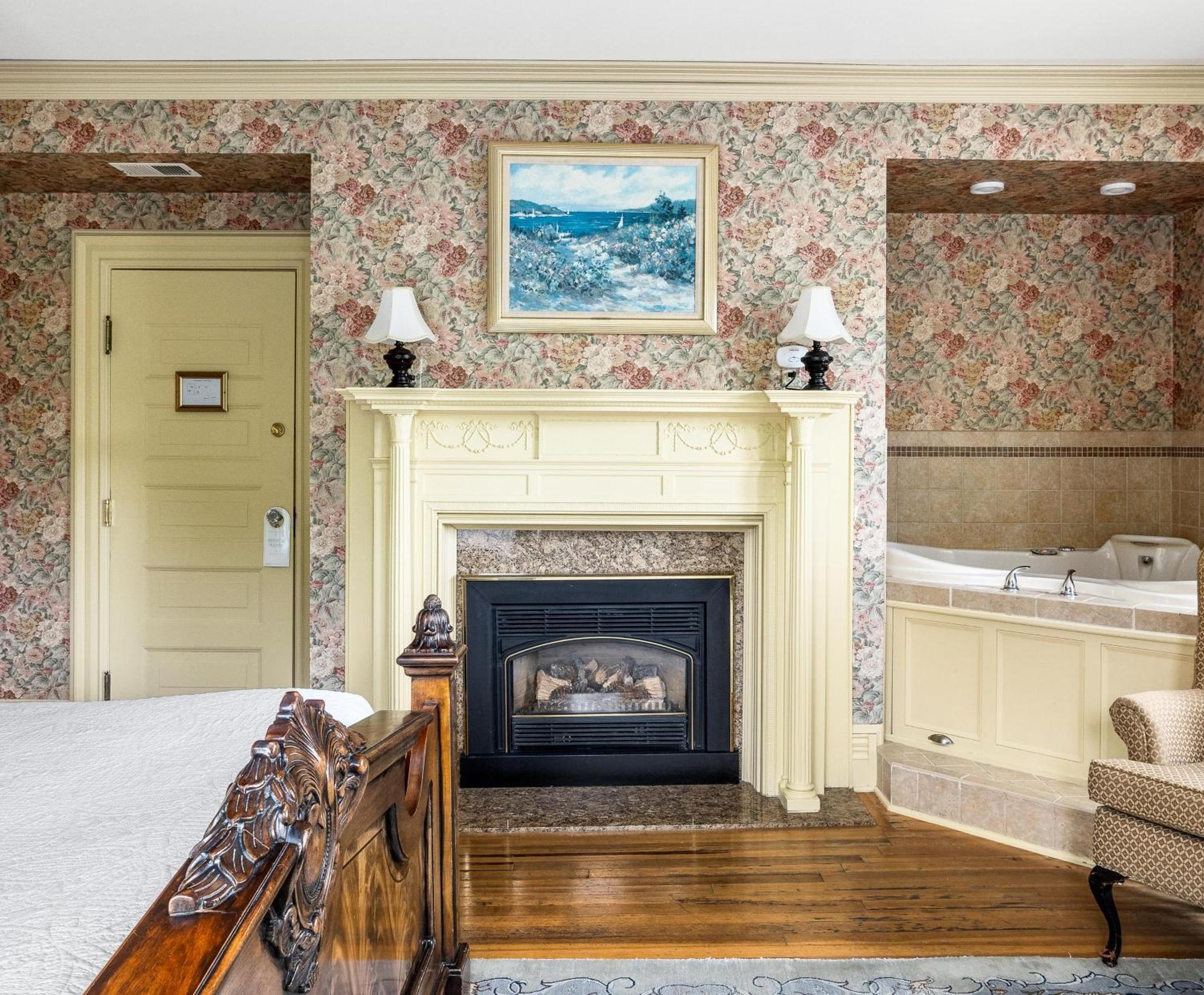 The Inn At Erlowest Lake George Exterior foto